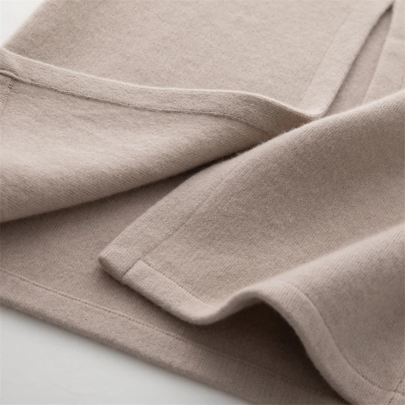 Cashmere skirt waist detail