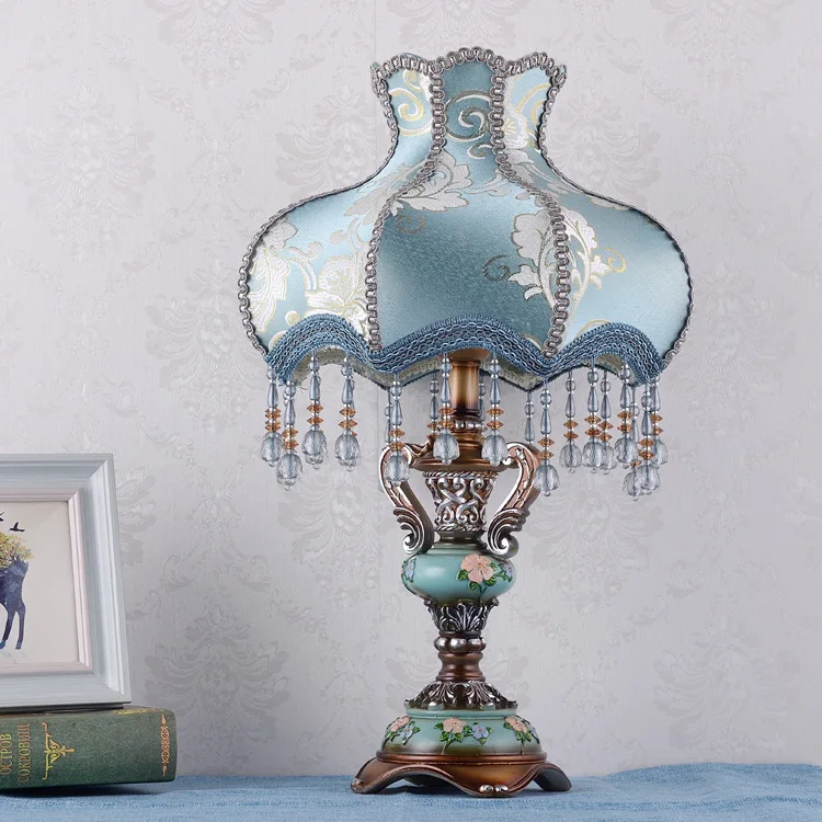 

Европейская ретро настольная лампа для гостиной, кровати, спальни, прикроватная лампа с бахромой, роскошный винтажный декоративный светильник для стола