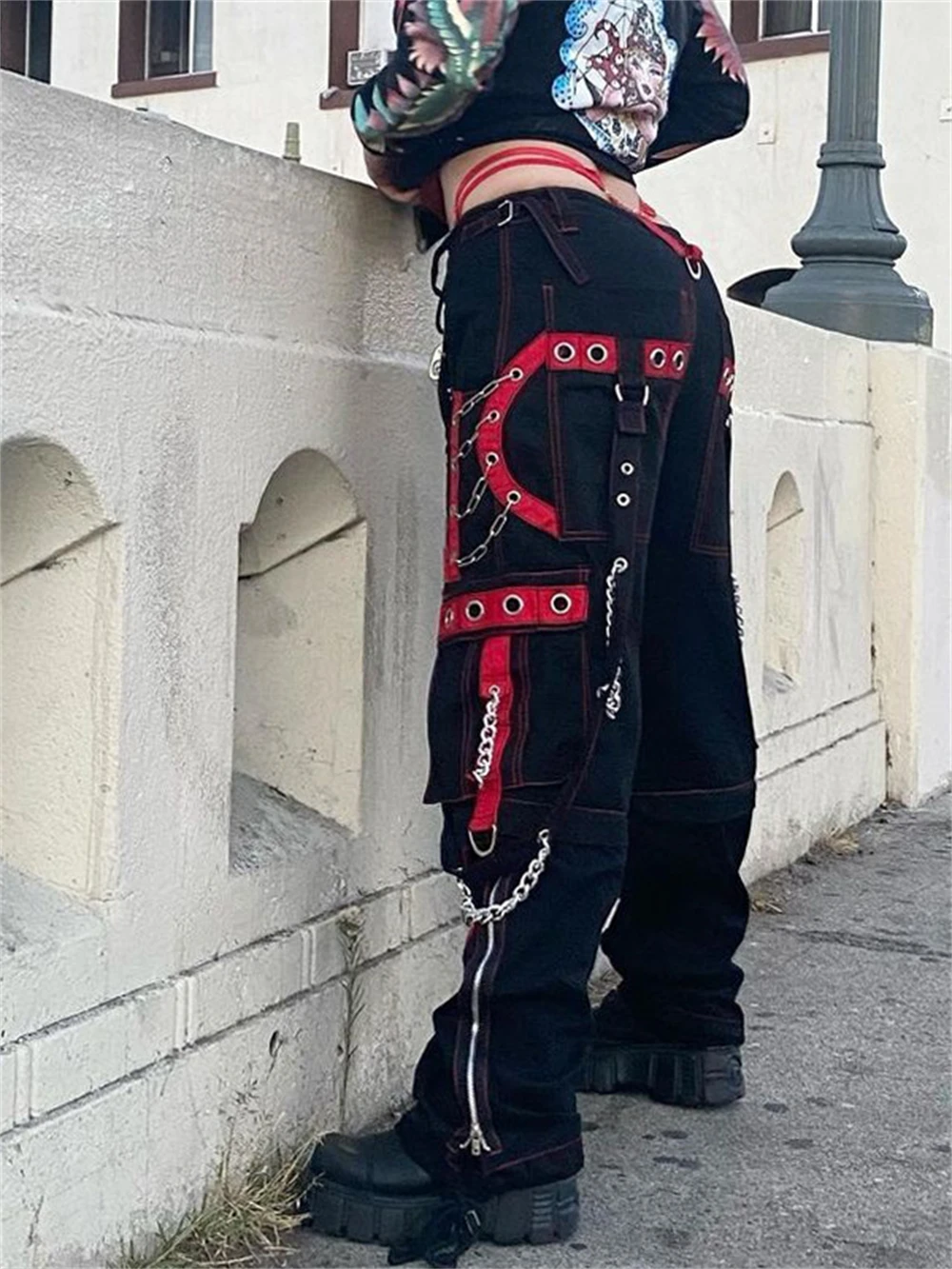 Рисунок 2 - Широкие брюки-карго унисекс в стиле кибер-панк