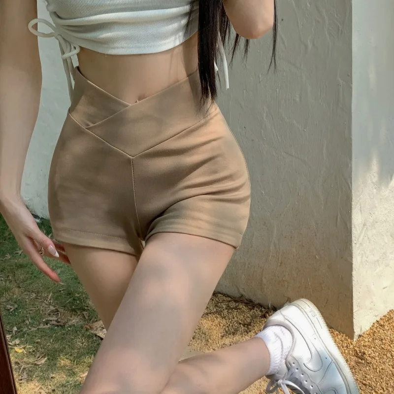2024 New Summer Versatile Spicy Girl V-shaped Sexy High Waisted Shorts Elastic Tight Flat Angle Yoga Hot Pants