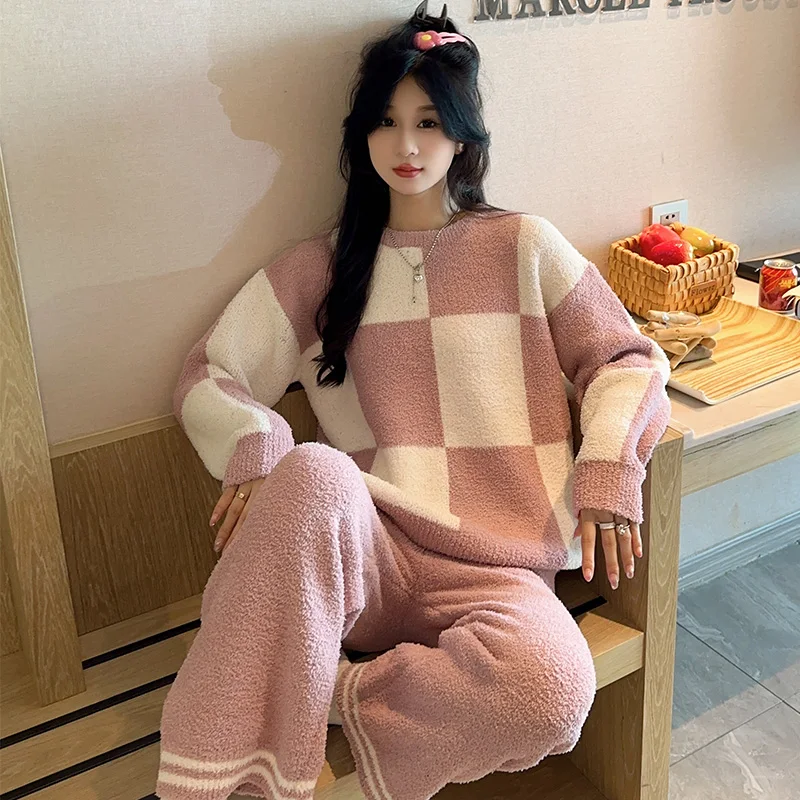 2023 New Coral Fleece Pajama Setwarm Long Sleeve Round Neck Home Clothes for Women Simple Checkerboard Sleeping Wear for Women