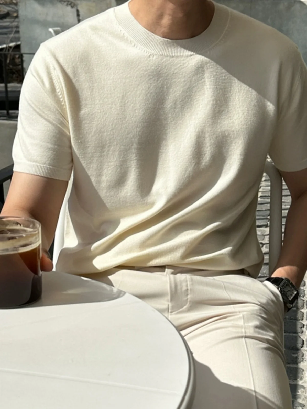 

Мужская Трикотажная футболка в полоску, однотонная облегающая футболка с высоким воротником и короткими рукавами, модель B117, 2024