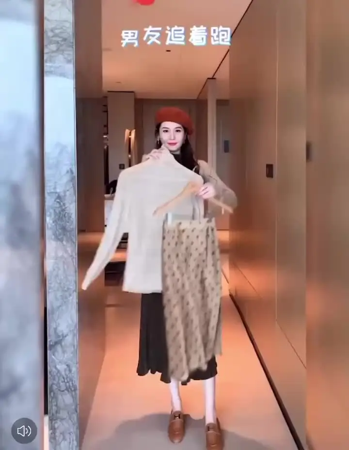 Женские вискозные и полиэстеровые топы