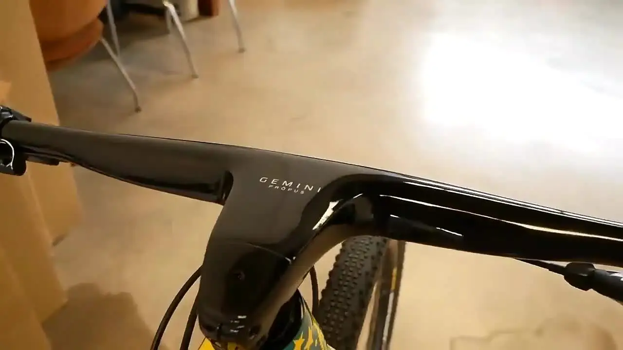 統合カーボンハンドルバー 740 ミリメートルマウンテンバイクハンドル