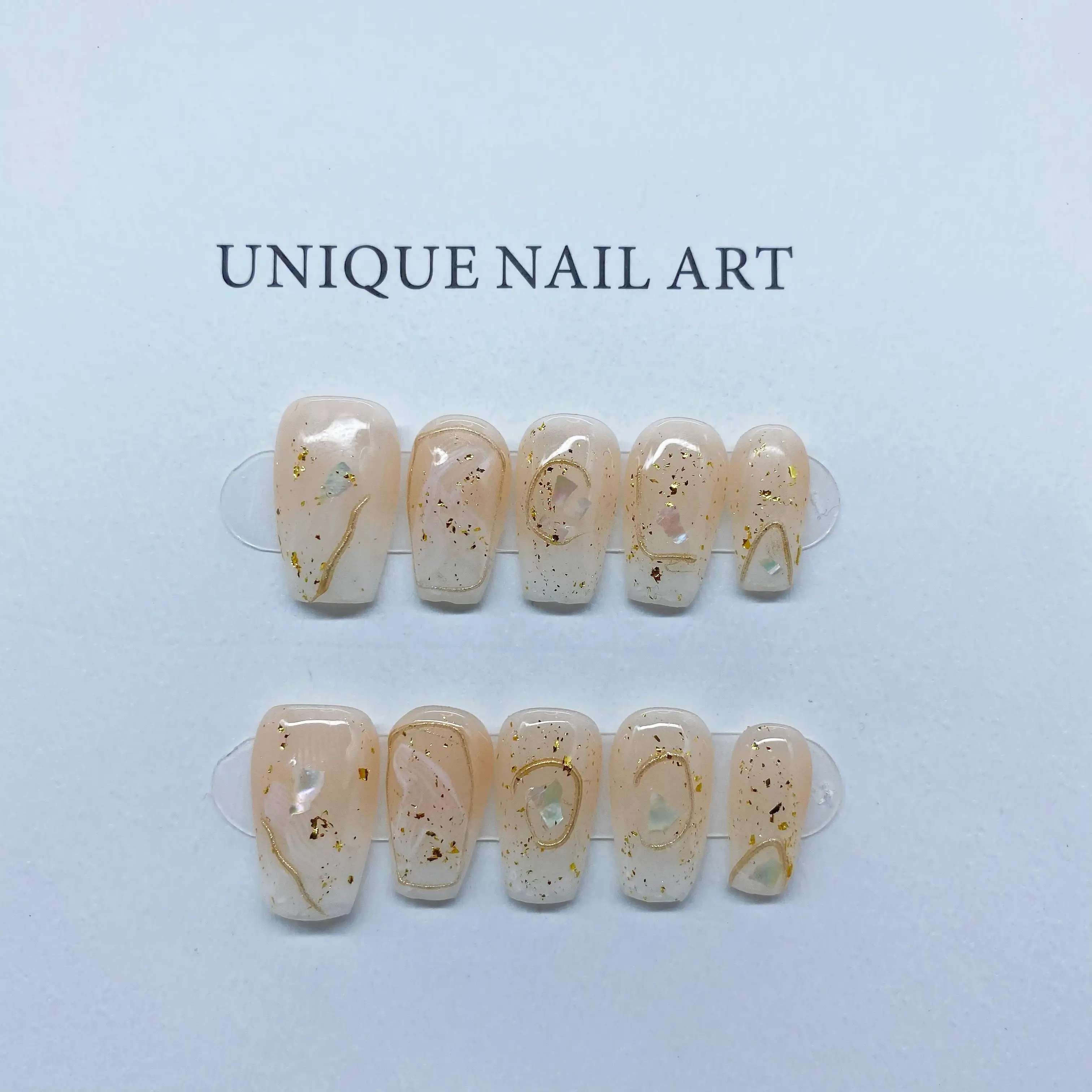 

Temperament Series Gradient Gold Foil Gel Detachable Reusable High-Quality Elegant White Handmade Press On Nails