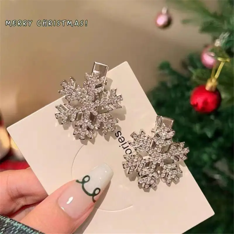 Snowflake Pearl Hair Clip Winter Girls Small Sweet Bobby Pins Women Fashion Retro Flower Hairside Headwear Accessories