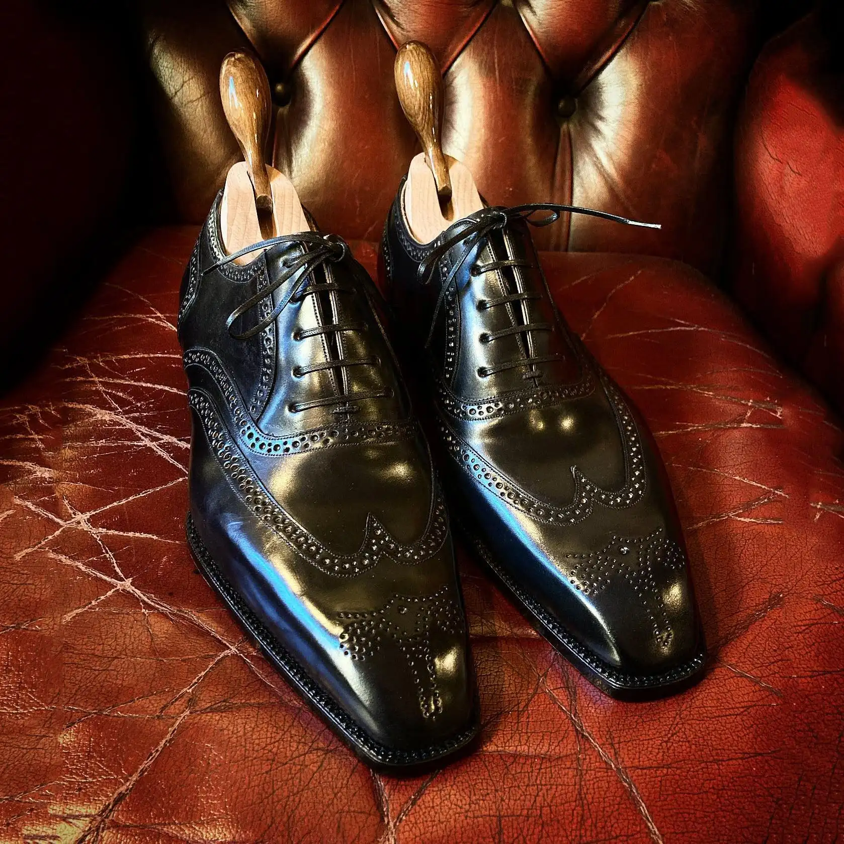 

Men's Hot Selling Lace-Up Dress Shoes Fashion Banquet Brogues Shoes