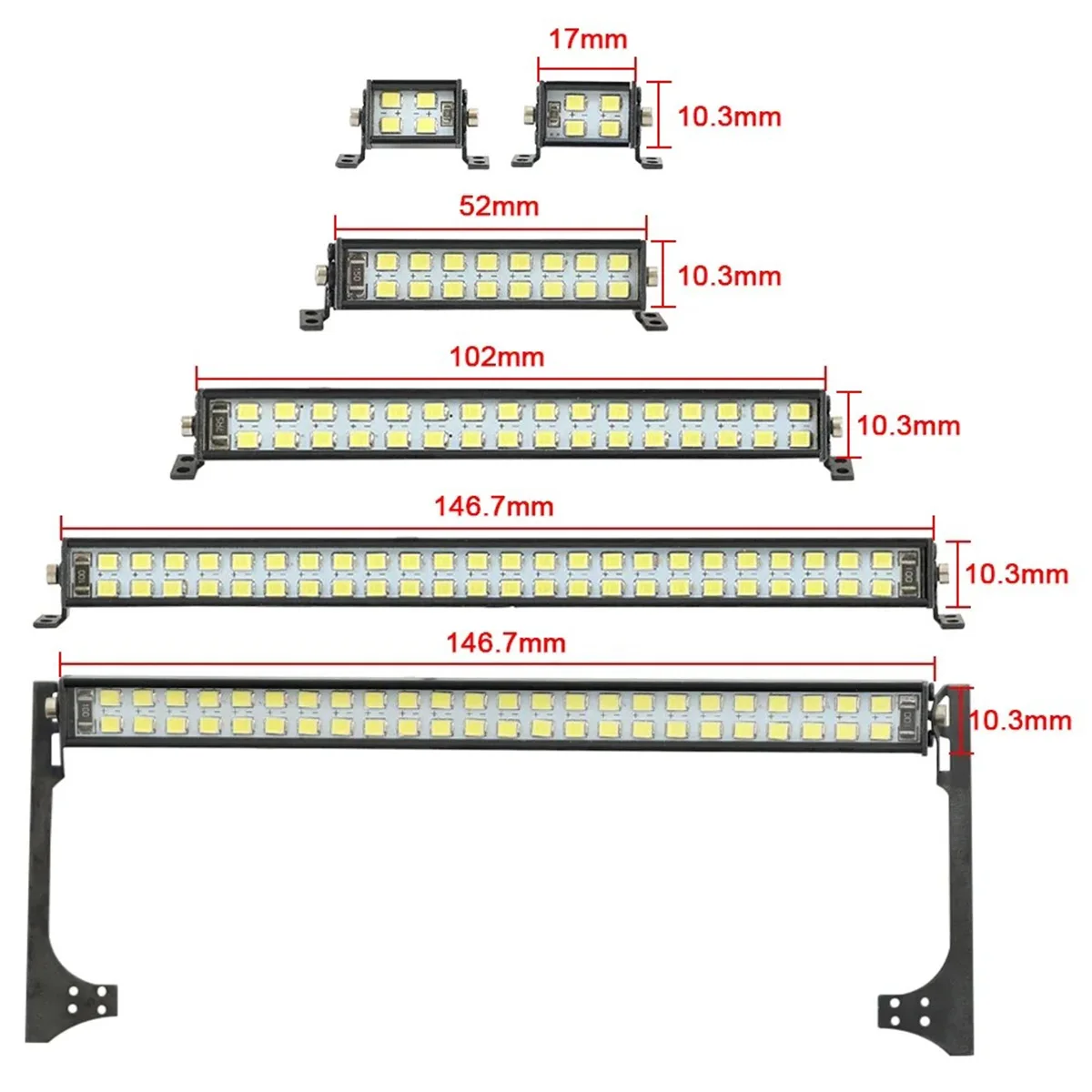 Barre lumineuse LED super brillante pour voiture RC fixée sur un TRX4, illuminant un chemin rocailleux la nuit.
