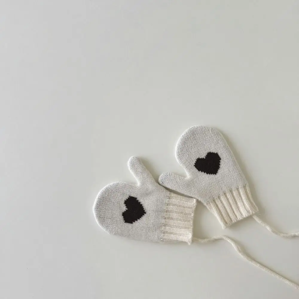 Fashion Autumn Winter Knit Gloves Coldproof Love Heart Children Mittens Warm with Straps Hanging Neck Gloves for Children