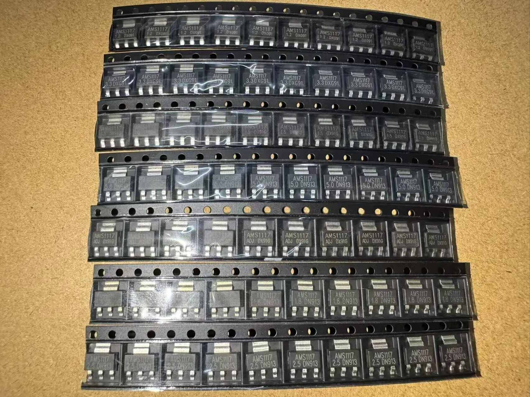 Voltage Regulator Kit 70PCS AMS1117 SOT-223 AMS1117-3.3V AMS1117-ADJ AMS1117-5.0V AMS1117-2.5V AMS1117-1.8V AMS1117-1.5V 1.2V-5V