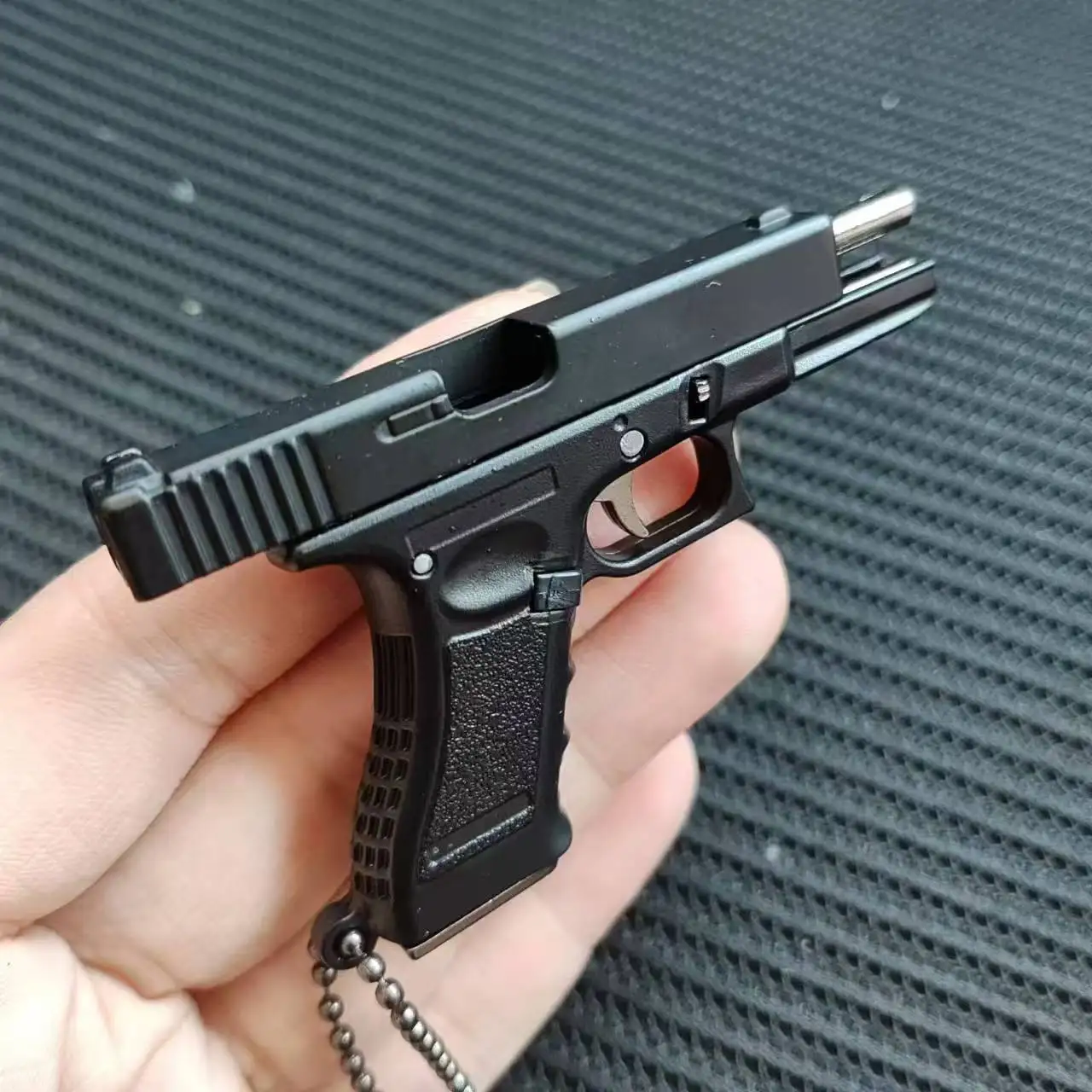 Mini Toy Gun 1:3 G17 Alloy Pistol Model Disassemble Mini Gun Toy Keychain Bag Pendant Craft for Chlidren Adults 3