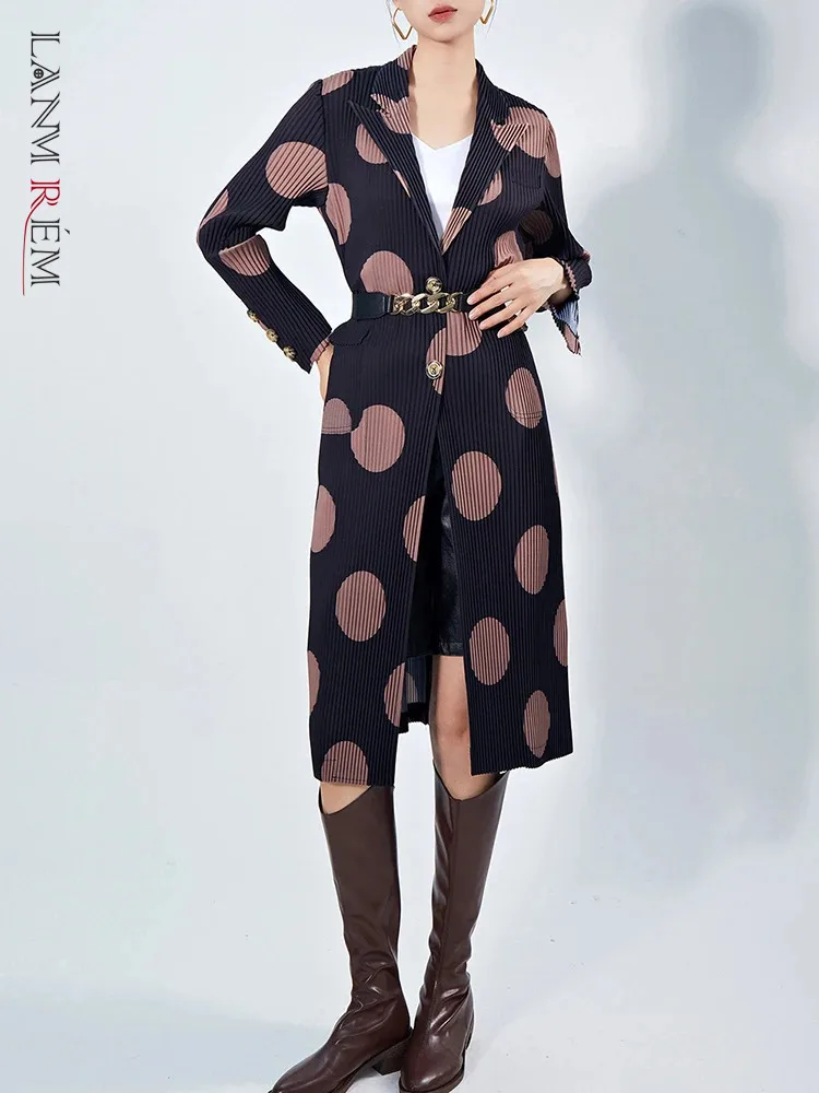 

LANMREM Dot Print Pleated Mid Length Coat Women Fashion Notched Collar Belt Windbreaker Casual 2024 Spring New Clothing 2AA4010