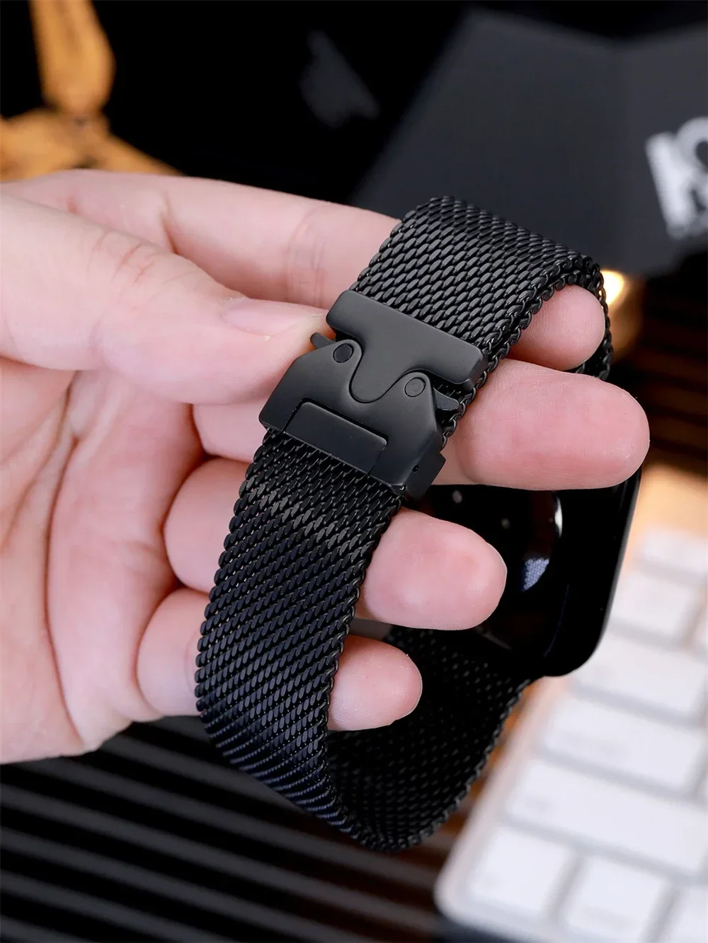 Apple Watch Milanese Loop Image 18
