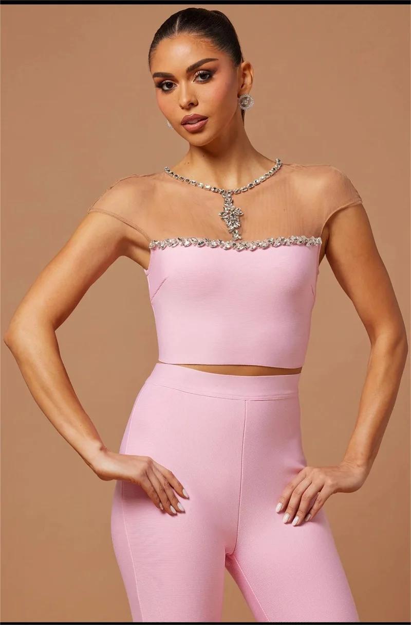 Рисунок 5 - Женский брючный костюм на молнии с цепочкой