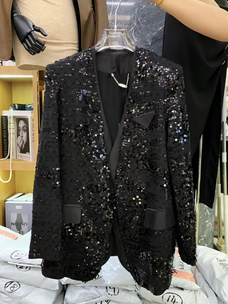 Рисунок 2 - Элегантный женский блейзер с V-образным вырезом