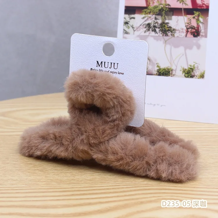 Plush Autumn & Winter Hair Clip - Sweet & Gentle Fashion Accessory