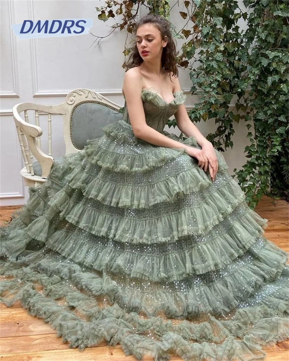 

Princess Party Dress Olive Green Charming Prom Dresses with Sequins Sweetheart Layered Ruffle Evening Gown Robes De Soirée