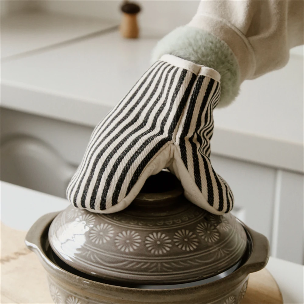 Household Insulated Gloves Microwave Anti-scald Gloves Thicken Striped Baking High Temperature Resistant Kitchen Tools kitchen gloves