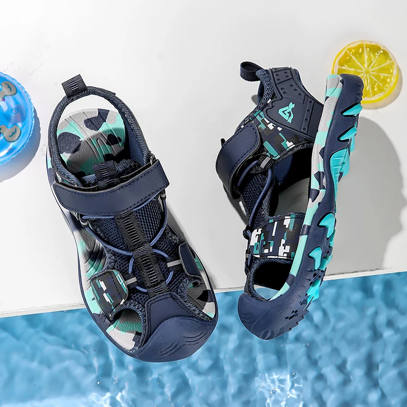 어린이 샌들 소년 통기성 미끄럼 방지 부드러운 단독 여름 해변 신발 조절 가능한 스트랩이있는 야외 경량 어린이 샌들