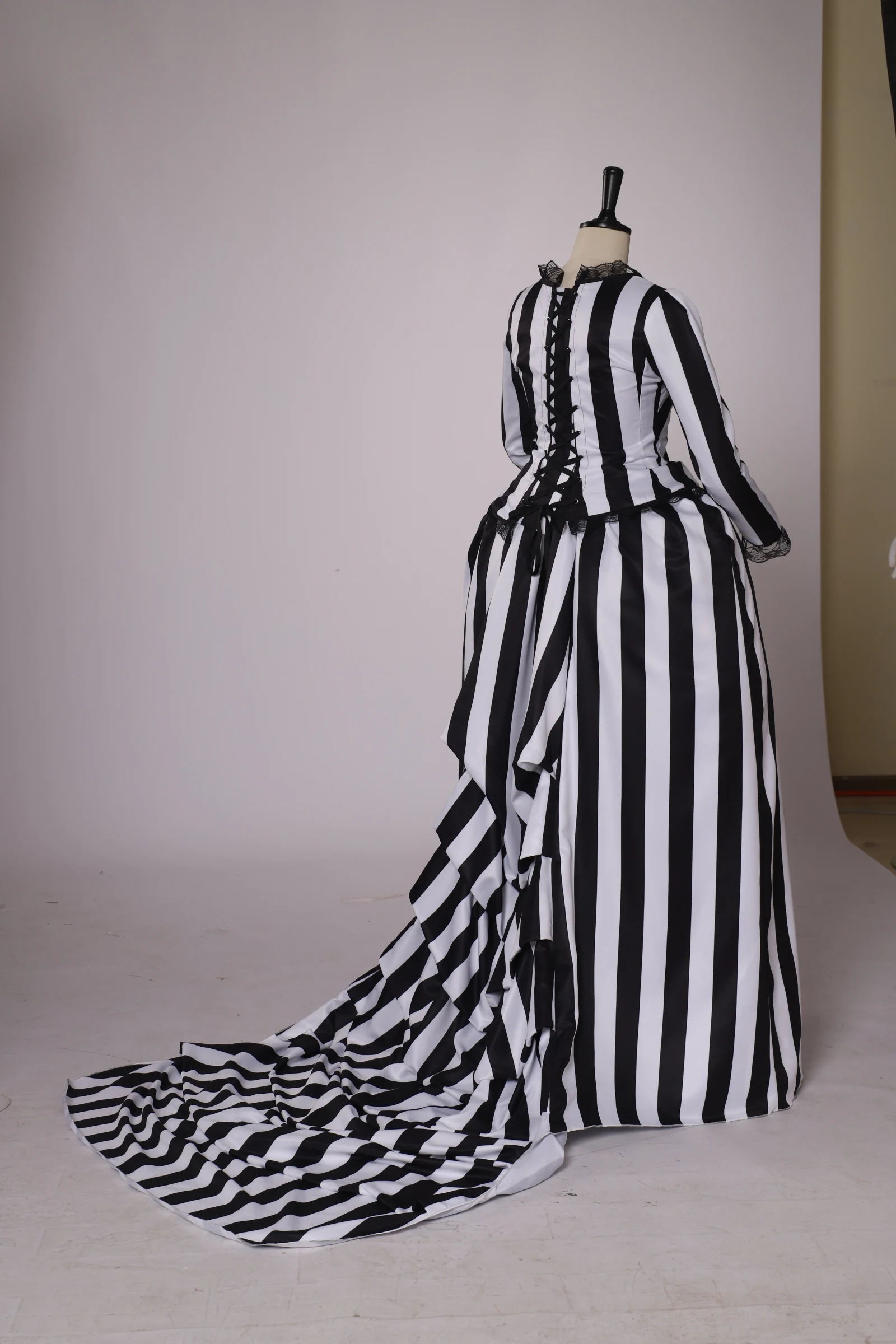 Sleepy Hollow™ The Katrina Dress in Black and White