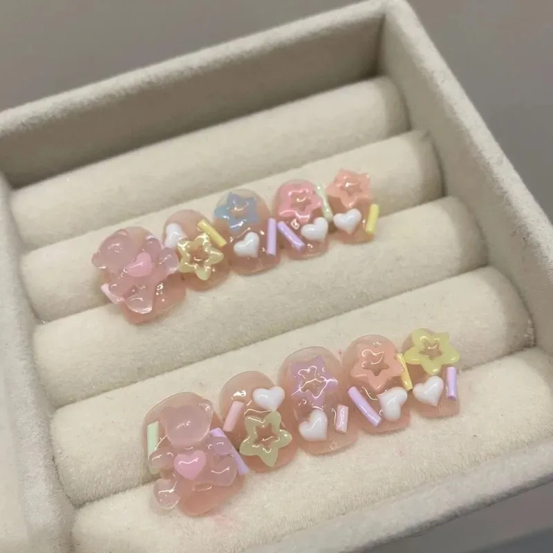 인스타그램 수제 프레스 네일 풀 커버 베어 하트 디자인, 짧은 라운드 라인석 가짜 손톱, 웨어러블 매니큐어 네일 팁, 10 개