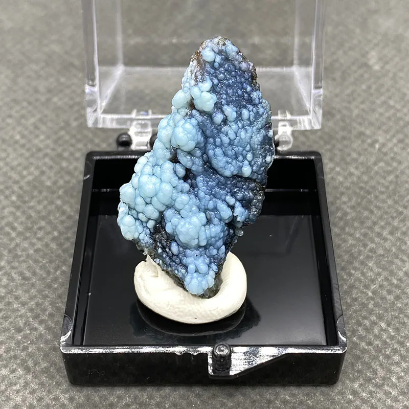 100% natural gibbsite mineral specimen cures crystal gem collection. +Box size：35*35*35mm