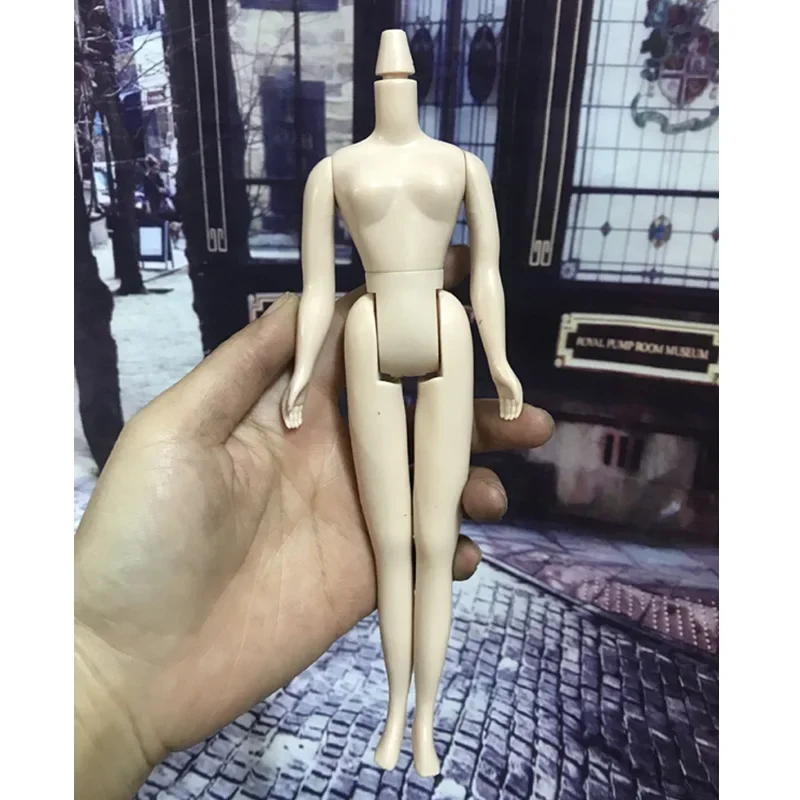 1 pezzi Blythe Doll Body Tan Skin 1/6 Bjd accessori Licca Body 6 Joint pelle normale/bianca Diy Anime Body giocattoli per bambini