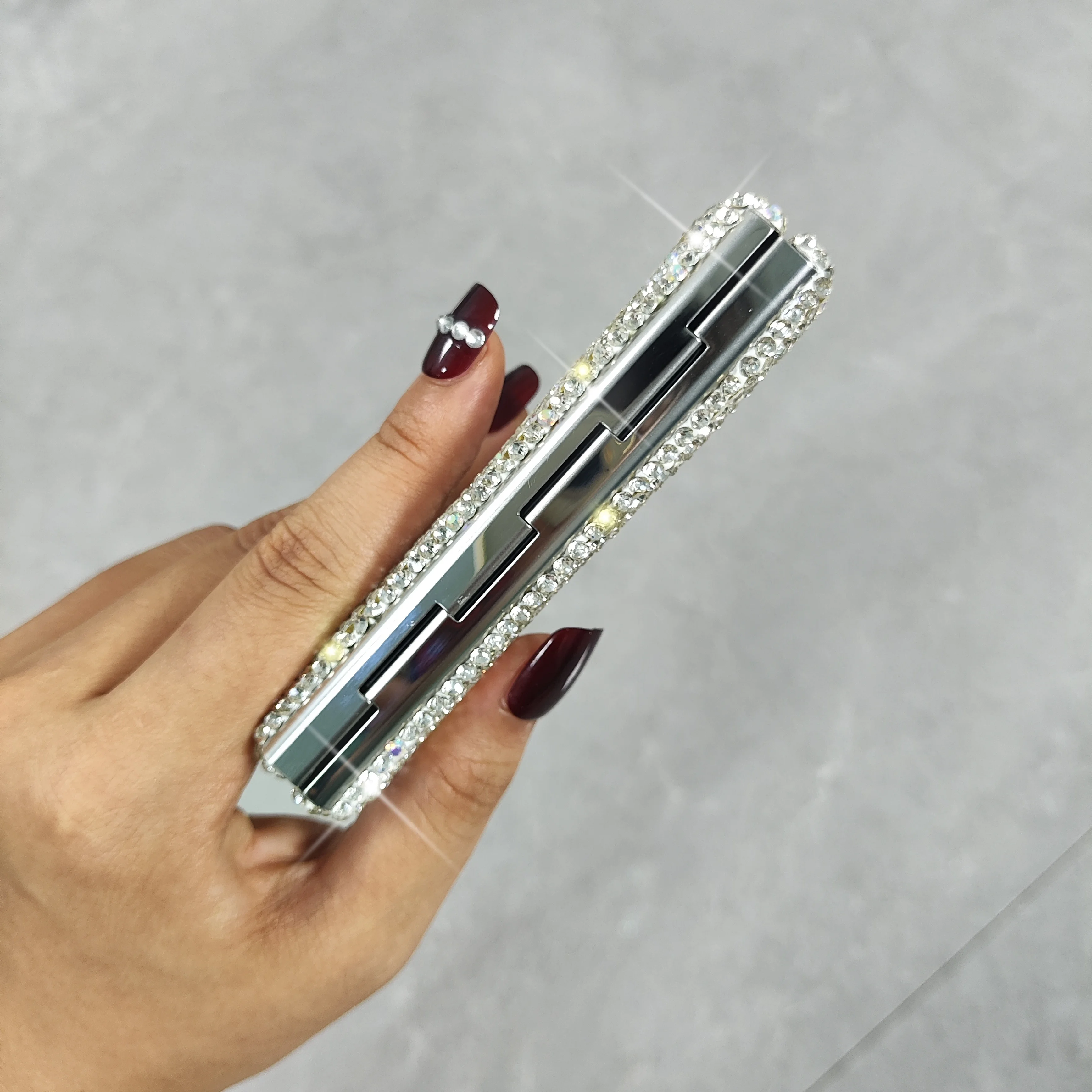 High appearance level stainless steel card holder artificial diamond ultra-thin and compact bank card holder 2