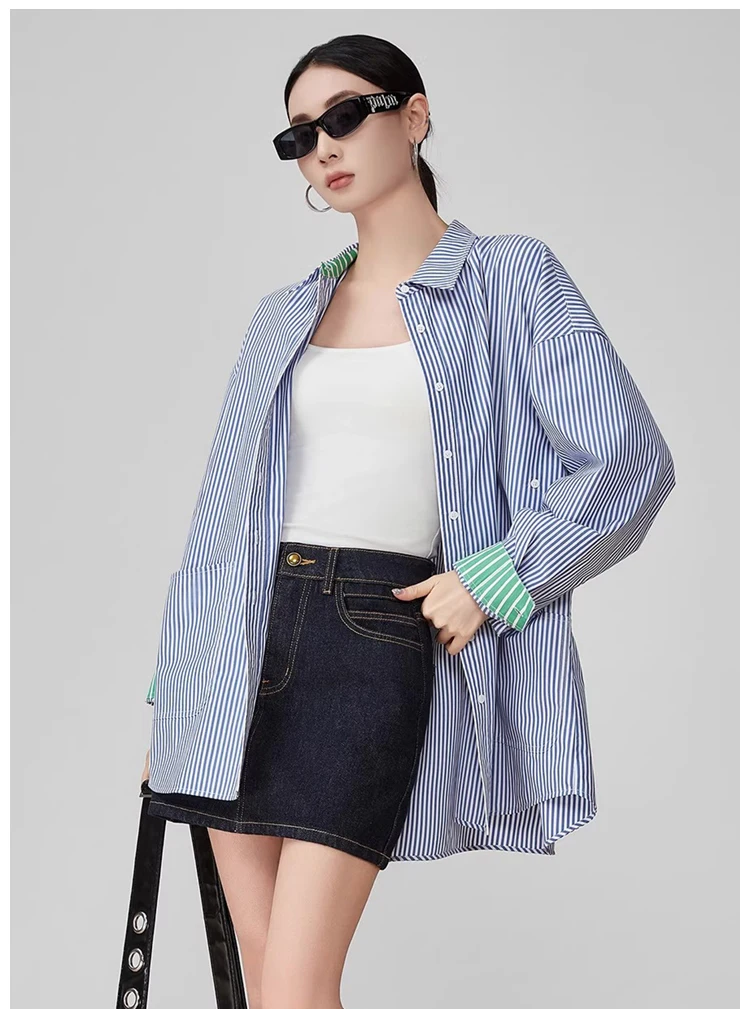 قميص مخطط كبير الحجم للنساء بأكمام طويلة فضفاض مناسب سترة علوية متوسطة الطول بأزرار سفلية ملابس غير رسمية موضة 2025