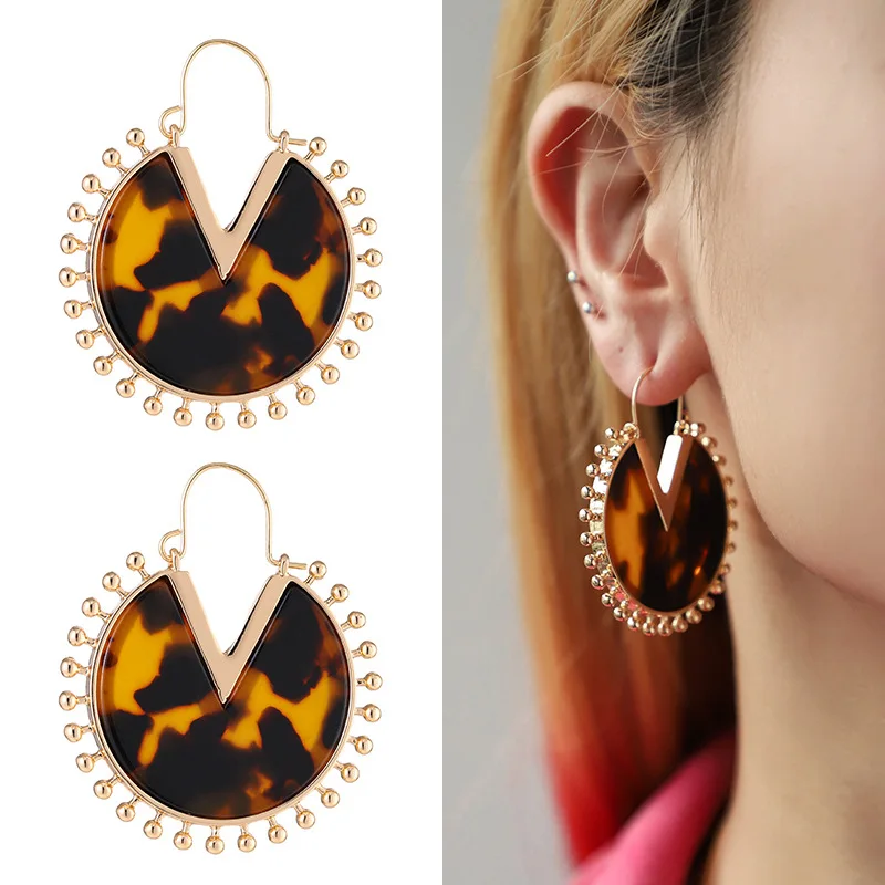 

Autumn and Winter New Exquisite Acrylic Drop Earrings for Women Fashion Temperament Gold Plated Dangle Earrings