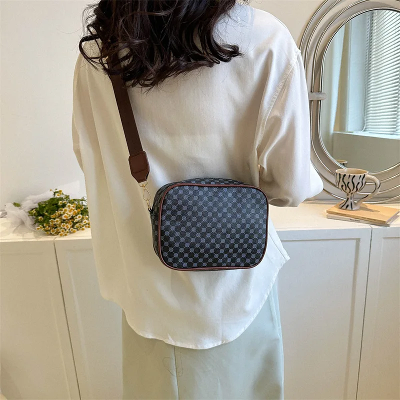 Louis Vuitton Gange Pochette Crossbody Bag Monogram Canvas