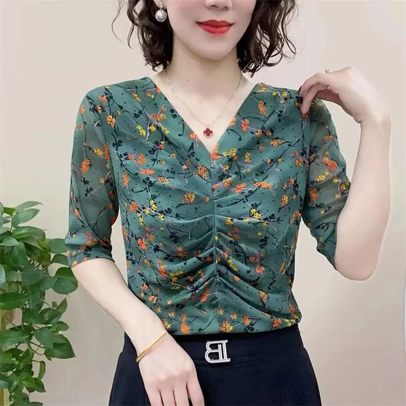 

2023 New Summer Commuting Floral Mesh Middle Sleeve Fashion Pleats Cover the Belly and Show a Slimming Temperament T-shirt