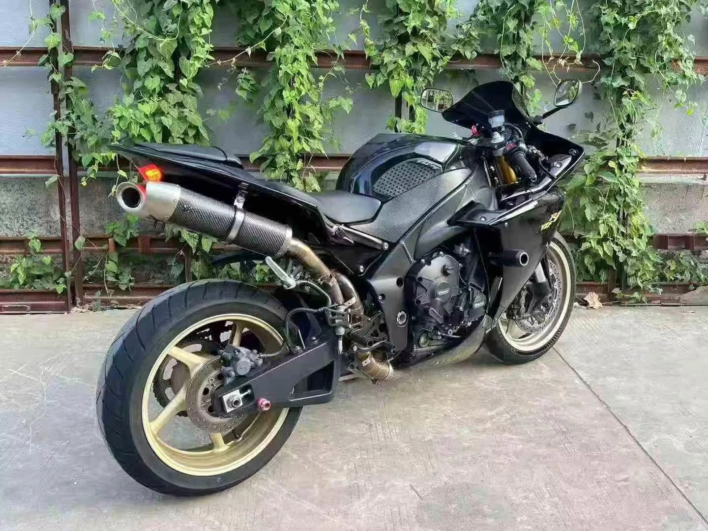 Ya Maha YZF-R1 Inline Four-Cylinder Sportbikes Exhaust Standard Giraffes Dampened Motorcycle Accessories - Image 4
