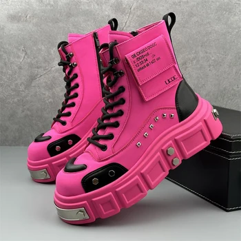 Stivali da uomo Moda Stivali in pelle con rivetti rosa Design del marchio Decorazione in metallo Coppia strada Hip hop Moto Scarpe alte da uomo 1