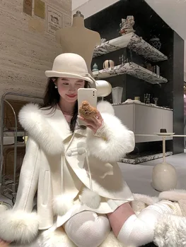 Cappotto di lana double face 2024 Autunno e inverno Nuovo stile Collo di pelliccia di volpe Cappotto di temperatura avanzata di fascia alta per le donne 1