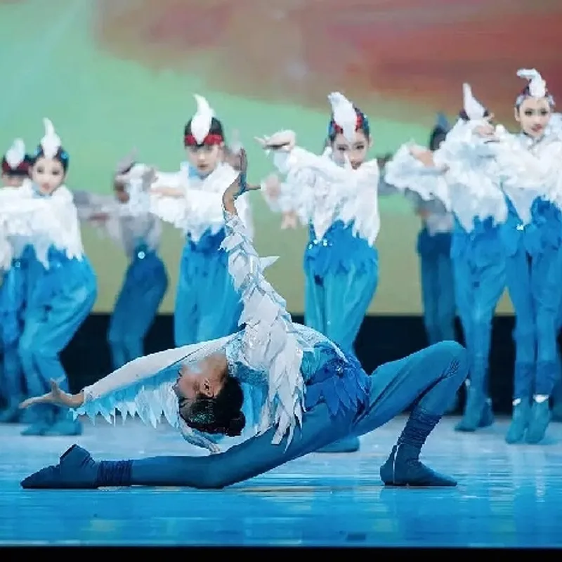 カーニバル衣装 ボリューム満点 青い純正ダチョウ羽根のダンスコスチューム 楽天市場】サンバ 衣装 羽 コスプレ ダンスショー シンガー カーニバル