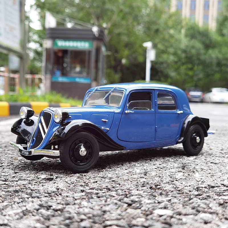 Solido Prestige 1/18 Citroën Traction Avant 11 Cabriolet 1938 – Bleue, Réf 8178