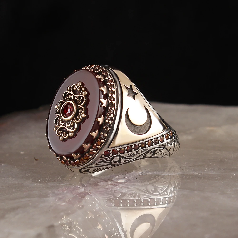 

Мужское серебряное кольцо с драгоценным камнем