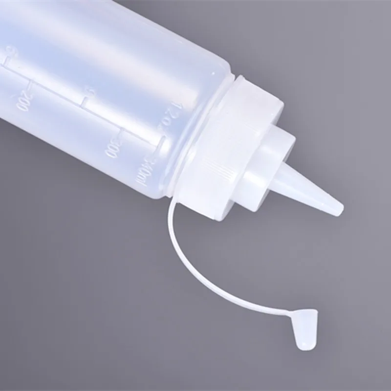 Food Grade Squeeze Bottle Plastic Squirt Bottle with Twist On Cap and Discrete Measurements for Ketchup/BBQ/Sauces