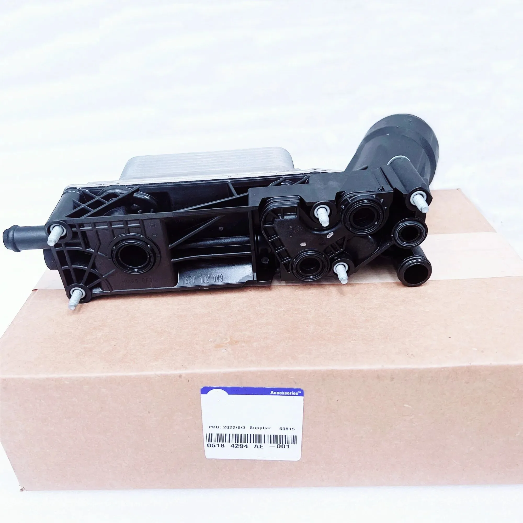 

Масляный радиатор (адаптер) 5184294AE и 05184294AE применимы к: 3,0 л, 3,6 л Jeep Wrangler и Grand Cherokee 2011-2013