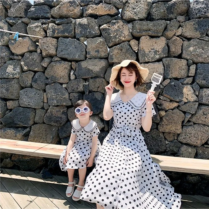 

Family Matching Clothes Summer New Mother Daughter Dot Dresses Mommy and Me Look Clothes Women Girl Beach Holiday Dress