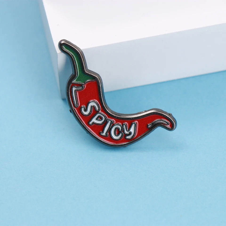 Cartoon würzige Chili Pfeffer Form Emaille Metall lustige Anstecknadeln Broschen Abzeichen Großhandel Schmuck Geschenk für Kinder Freunde