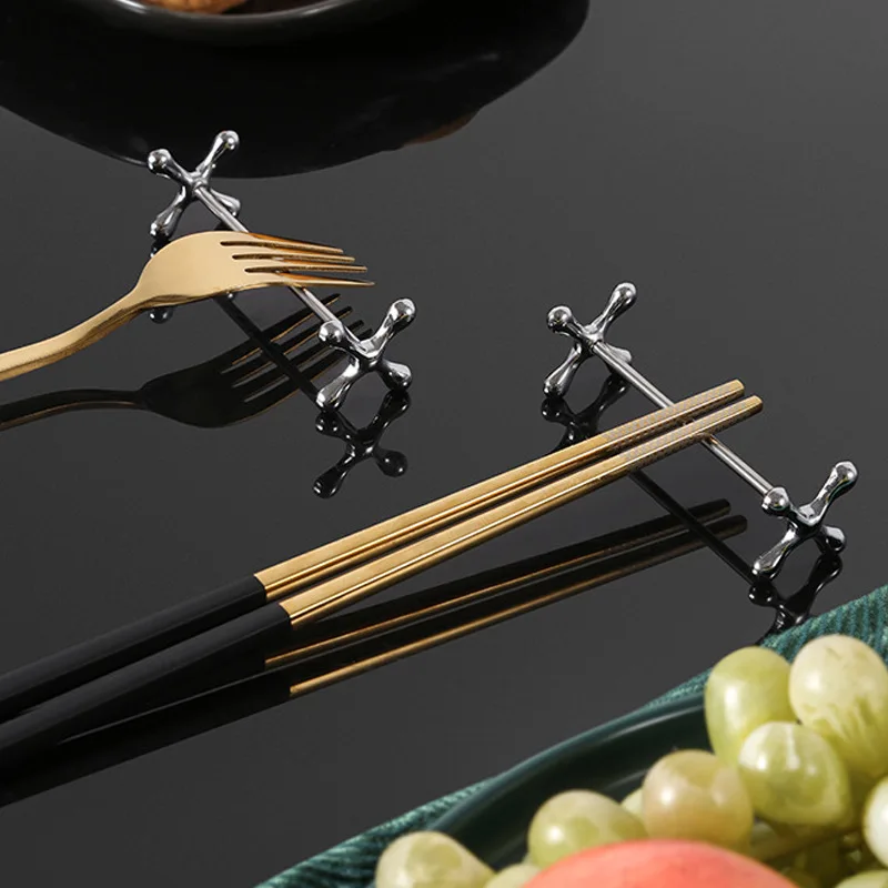 

Zinc Alloy Chopsticks Rest Spoons Stand Forks Knives Holder Rack Stand Creative Pen Holder Metal Craft Table Decoration