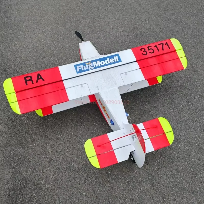Détail des ailes et du fuselage de l'avion RC biplan à décollage et atterrissage rapides, 1000mm d'envergure.