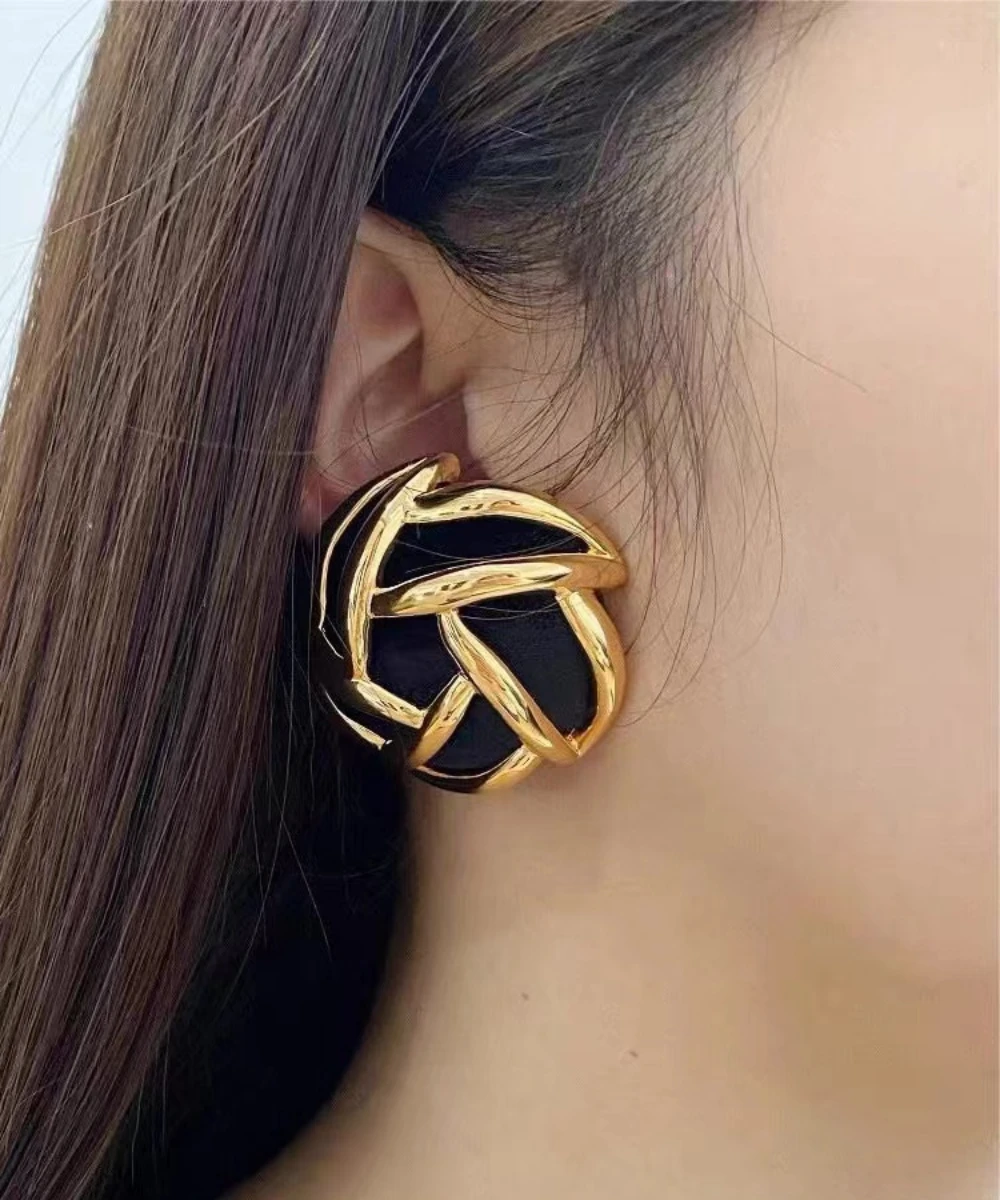 

Retro light luxury round whirlwind flower fashion women's stud earrings