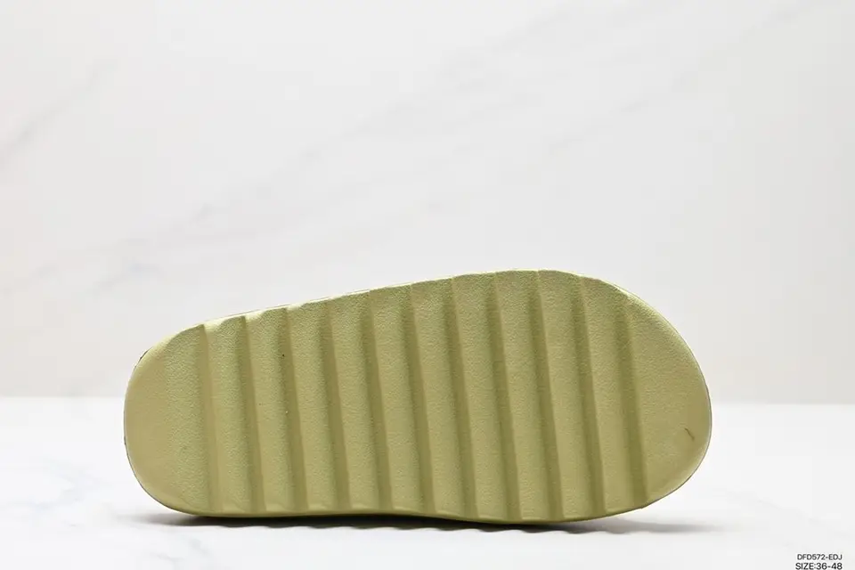 yeezy fake slippers