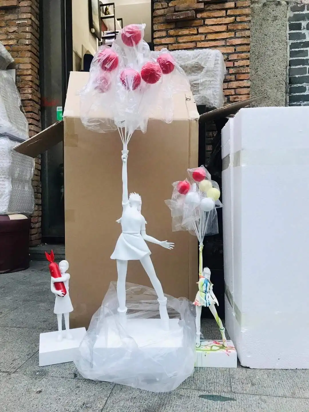 Modern Art Balloon Girl Statues Banksy Graffiti Flying