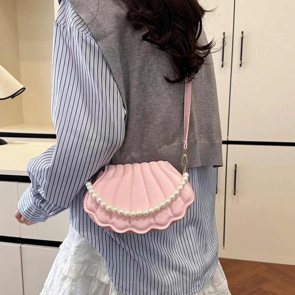 Borsa a tracolla a forma di conchiglia, stile francese, elegante borsa a mano con catena di perle, borsa a spalla in pelle PU, borsa hobo minimalista da donna - immagine 6