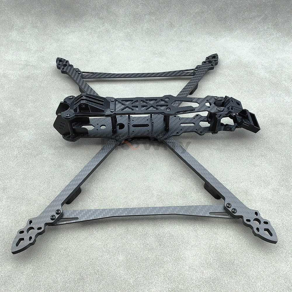 Kit Cadre Mark4 V2 Pro 7/8/9/10 pouces - Châssis FPV Freestyle Léger et Robuste, vue rapprochée des fixations moteur.