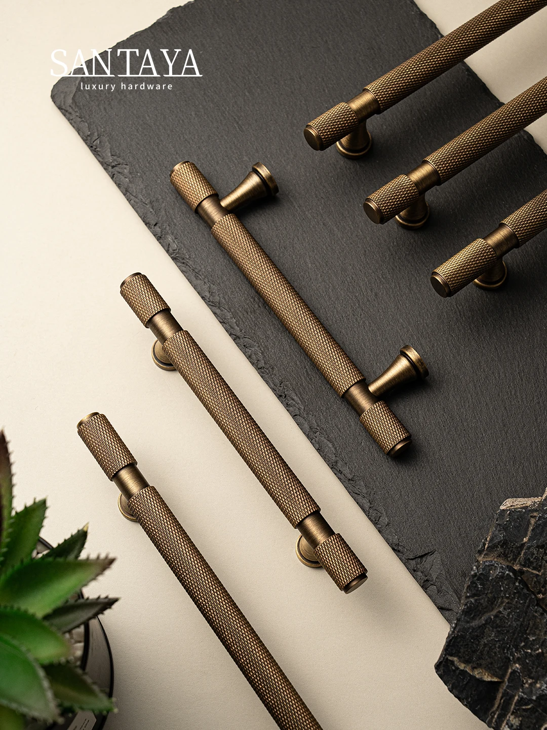 Santaya มือจับทองเหลืองโบราณแบบมีลายกากบาทสำหรับตู้ครัว ตู้เสื้อผ้าในห้องนอน และลูกบิดลิ้นชัก 1